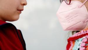 Els experts investiguen si les mascaretes afecten el desenvolupament de la parla de nens i nenes