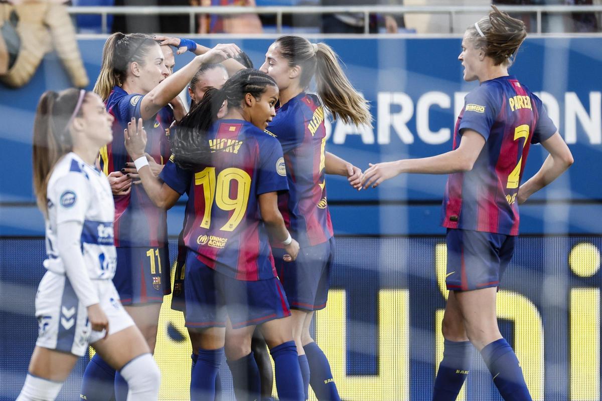 Las jugadoras del Barça celebram el 2-0 de Alexia Putellas ante el Tenerife.