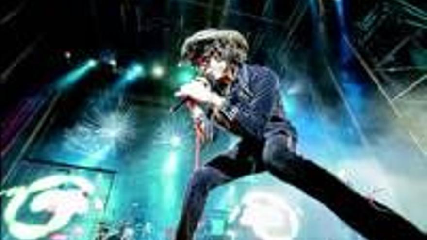 Bunbury engancha a miles de fans