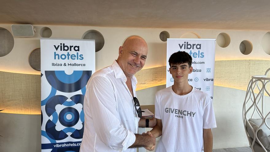 Vibra Hotels firma el patrocinio del ibicenco Javier Linero, campeón del mundo de taekwondo