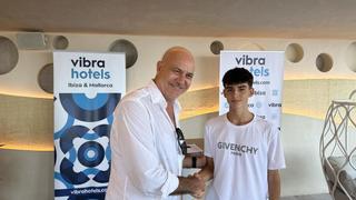 Vibra Hotels firma el patrocinio del ibicenco Javier Linero, campeón del mundo de taekwondo