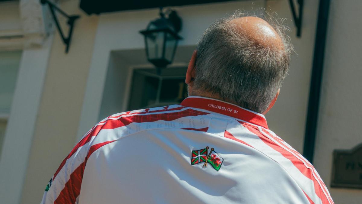 Parte trasera de la equipación