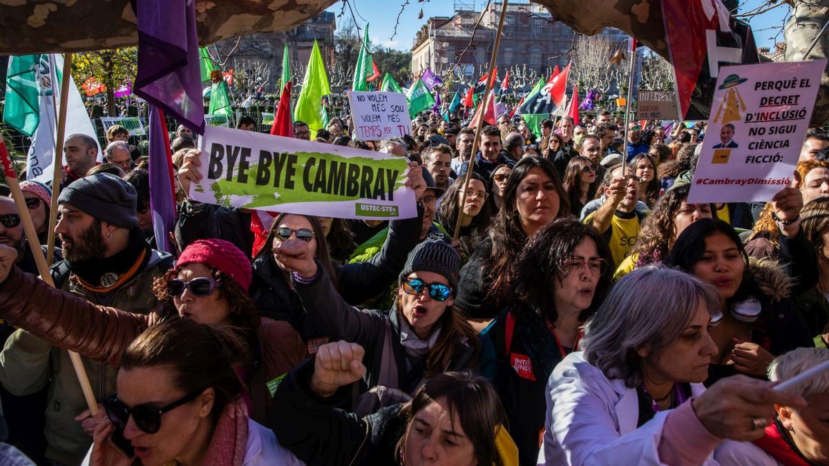 6.000 profesores claman por una escuela pública