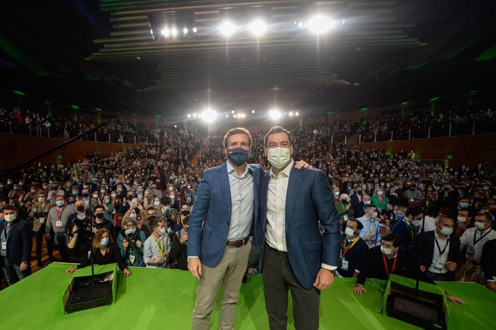 Pablo Casado y Juanma Moreno en Granada.