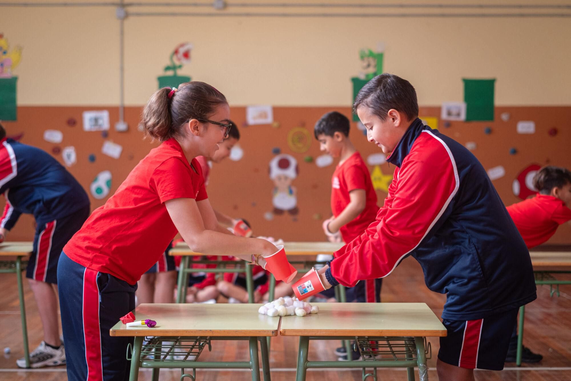 Fiesta de Navidad en el colegio Santa Cruz de California