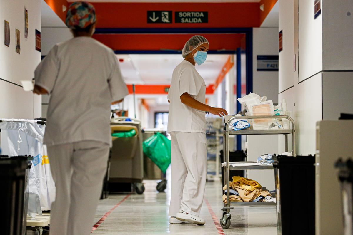 Enfermeras en la planta covid del Hospital Can Misses