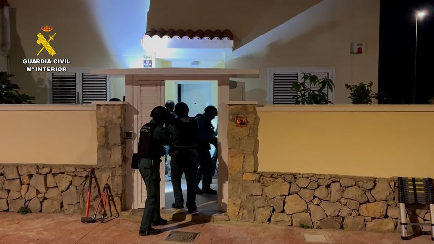 La Guardia Civil localiza en Ibiza uno de los pisos que usaba una banda criminal que robaba por todo el país