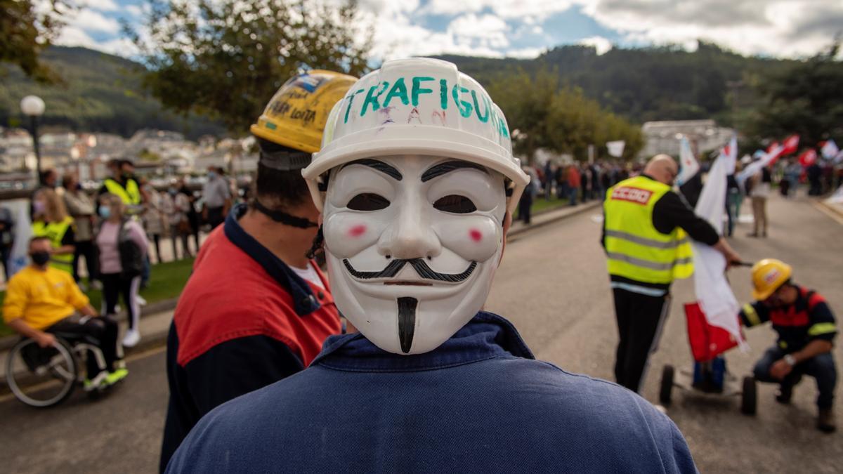 Miles de personas se manifestaron en Viveiro por un futuro industrial para A Mariña.