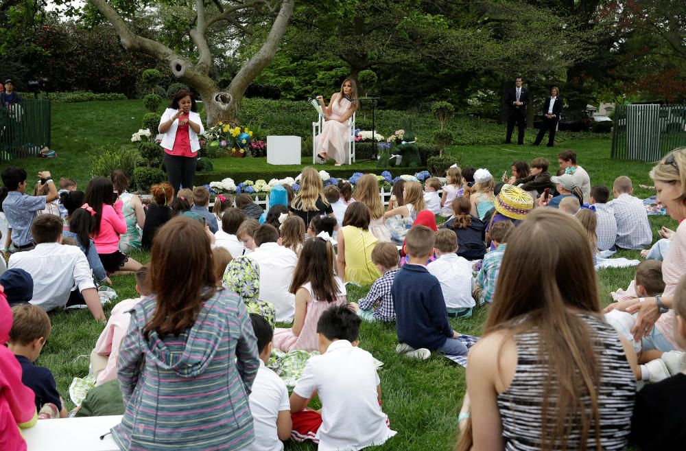 El presidente de Estados Unidos, Donald Trump, y la primera dama, Melania Trump, han participado este lunes en su primera carrera de huevos de Pascua desde que llegaron a la Casa Blanca.