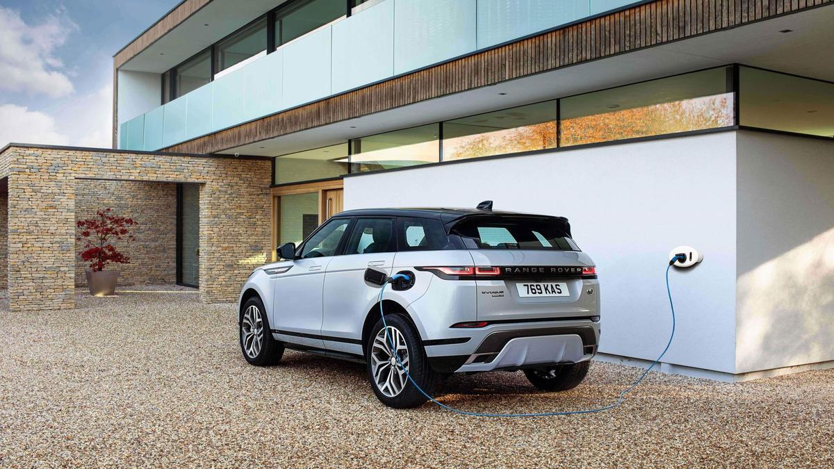 Vehículo enchufable de Land Rover, uno de los que podrían comprar los usuarios gracias al Plan Moves III