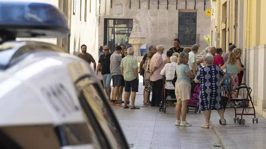 Colas para coger sitio en la cena de jubilados de la Fira d’Agost 2026 de Xàtiva