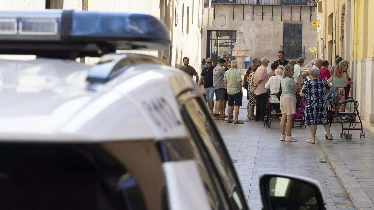 La Cena de Jubilados de la Fira desata el furor en Xàtiva: largas colas desde primera hora para conseguir entradas