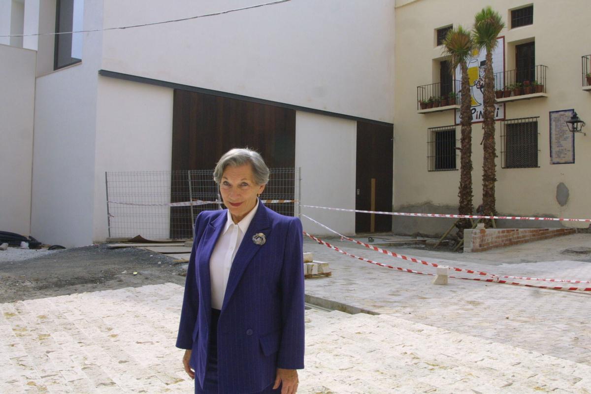 Christine Ruiz-Picasso, frente al Palacio Buenavista, antes de su inauguración.