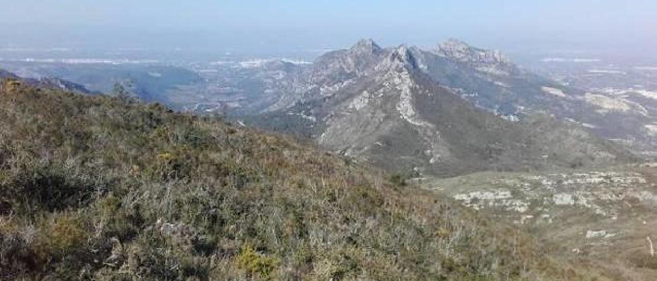 Vista de los valles de la Casella y la Murta en una imagen tomada desde el Pic de la Ratlla.