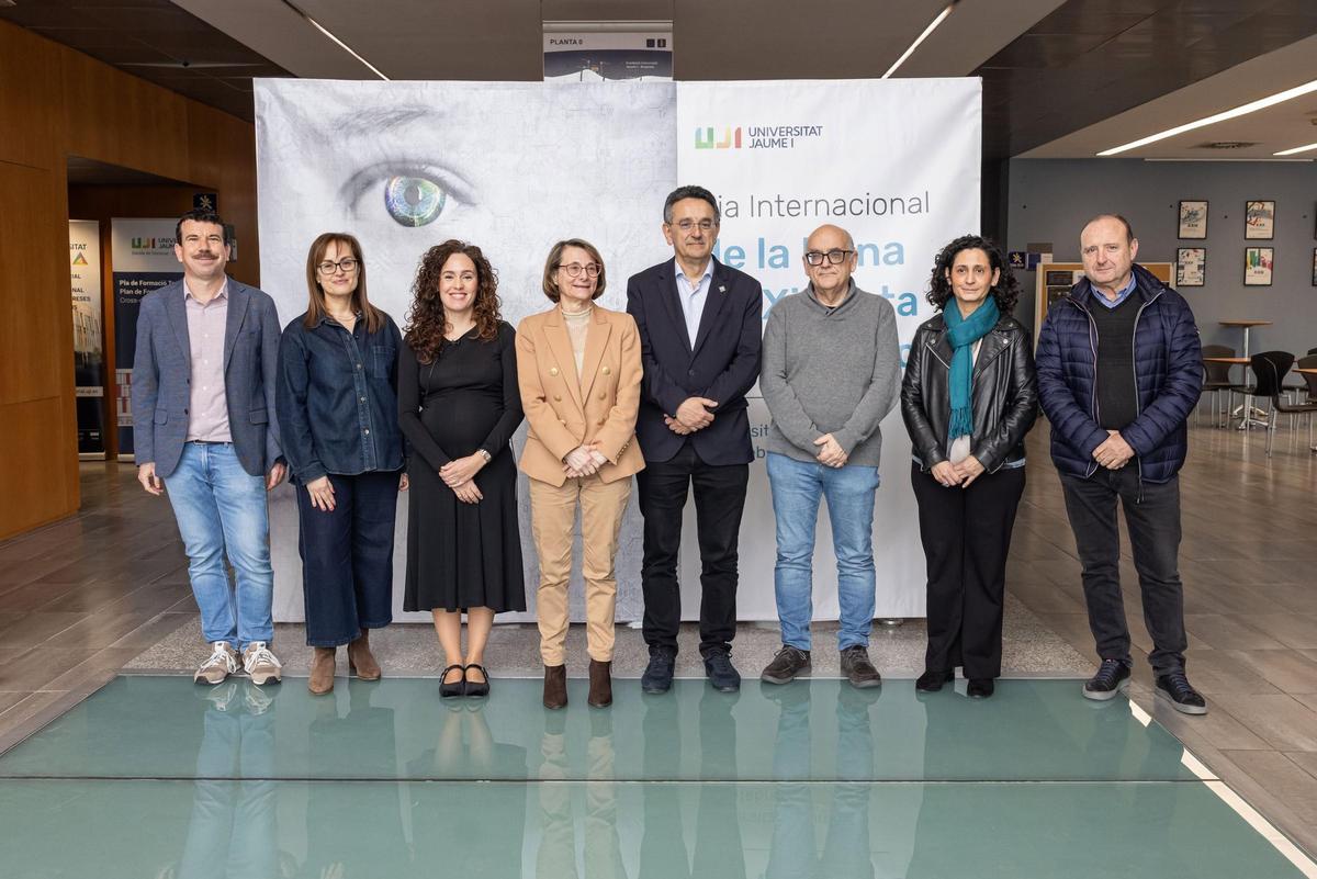 Al acto institucional, presidido por la rectora, asistieron los vicerrectores de Investigación, Jesús Lancis, y de Innovación, Transferencia y Divulgación Científica, David Cabedo, la directora de la Escuela de Doctorado, Mercè Correa, y el director de la Unidad de Divulgación Científica y Ciencia Ciudadana (UDCicC), Lluís Martínez.