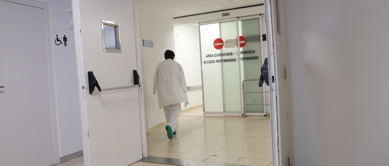 El Hospital de Elda mantiene de momento todas las plantas covid vacías.