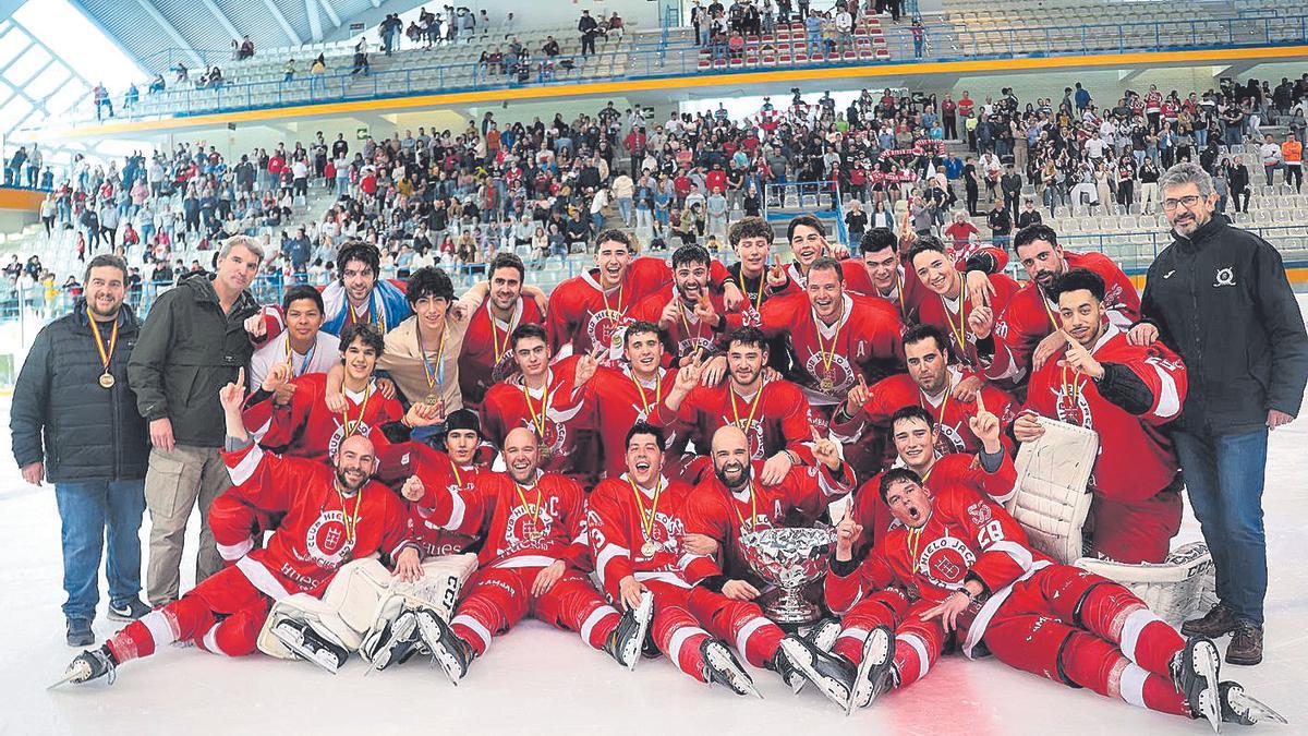 El Club Hielo Jaca celebra el título de Copa en el Pabellón de Hielo de la localidad altoaragonesa.
