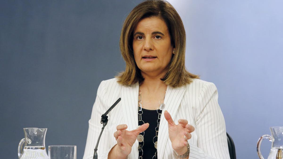 La ministra de Empleo, Fátima Báñez, tras la rueda de prensa del Consejo de Ministros de este viernes.