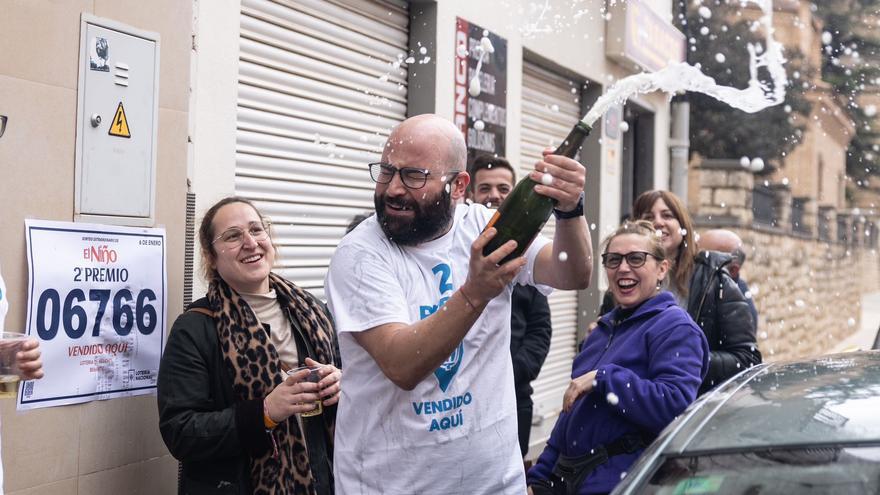Belchite estalla de alegría: "La suerte se repite. Hace justo diez años que vendimos el mismo premio"