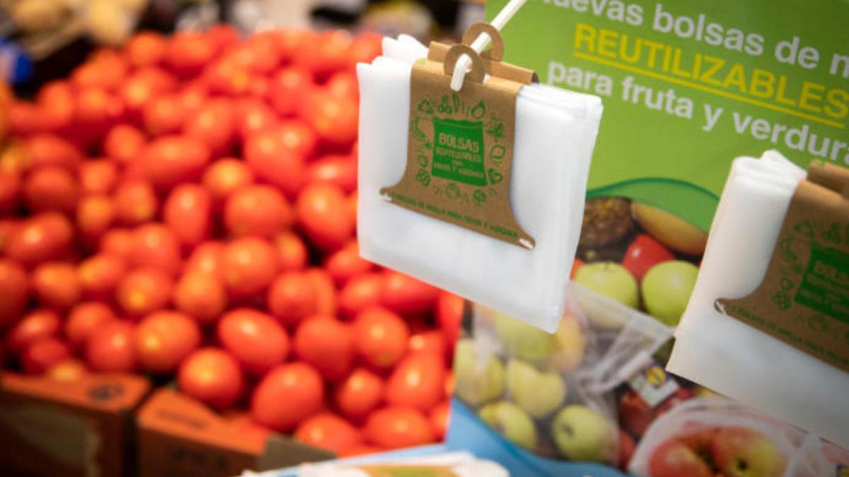 Lidl implementa la bolsa de malla para fruta y verdura para fomentar la reutilización