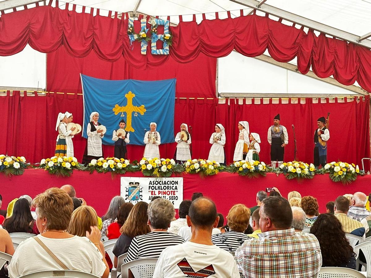 EN IMÁGENES: Festival folclórico infantil en Argüelles