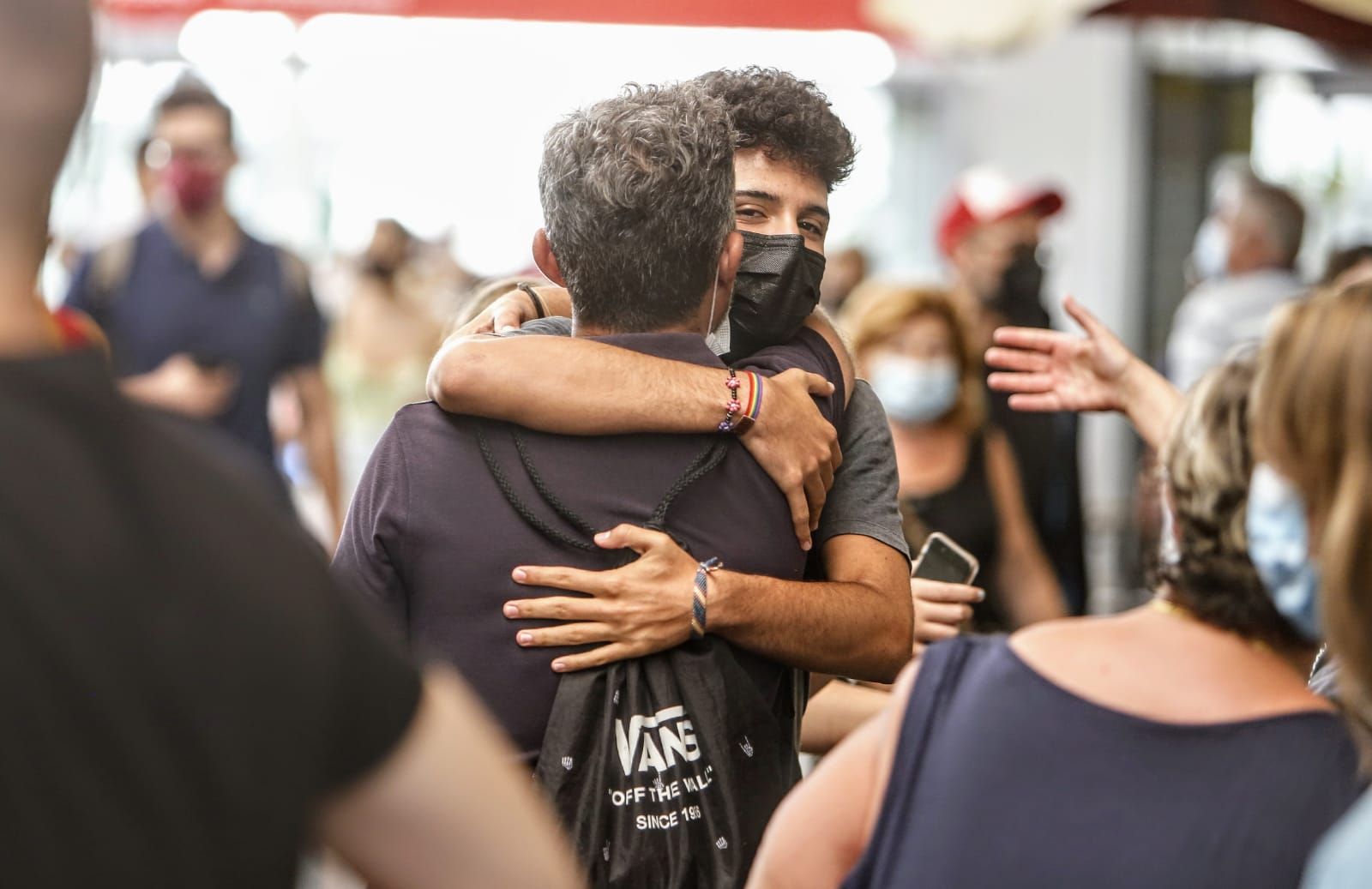 Llegada de turistas al aeropuerto y la estación de Adif en Alicante