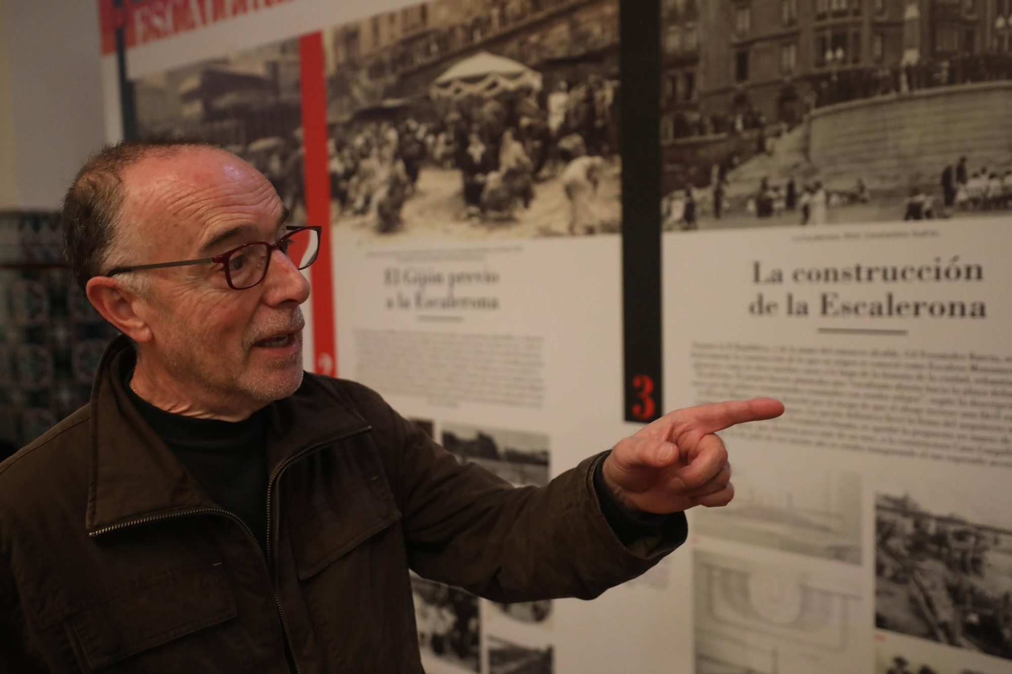 Visitantes en la exposición "Guardianes del tiempo" porganizada por LA NUEVA ESPAÑA
