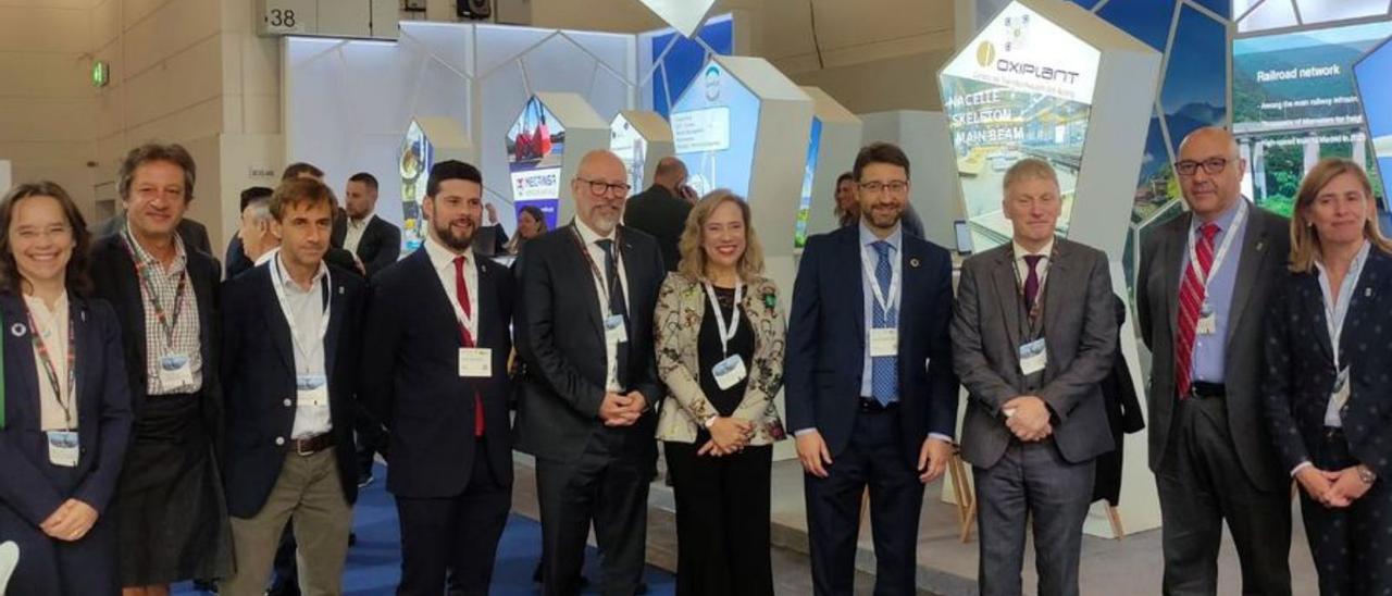 Encuentro entre las delegaciones de Asturias y Escocia en el stand de Asturex en la feria Wind Energy de Hamburgo.