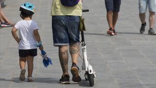 París prohíbe que los patinetes eléctricos aparquen en las aceras