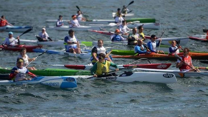 El Piragüismo Cambados manda en el Kayak de Mar en aguas de Vilagarcía