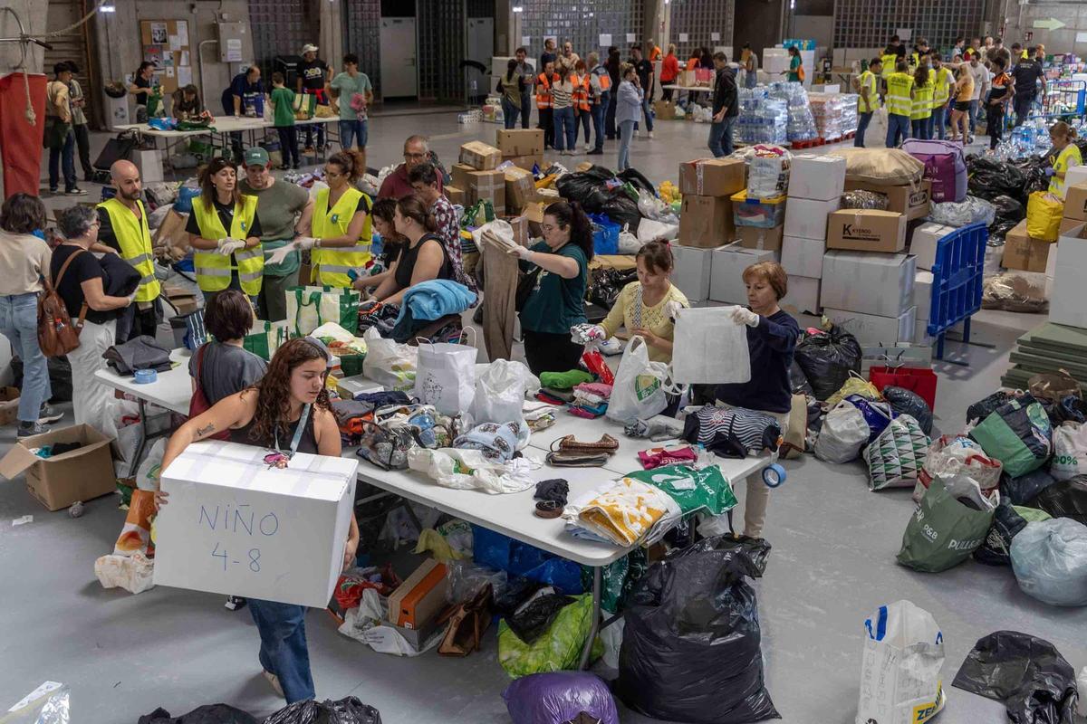El empuje solidario en Alicante llena el Centro de Tecnificación con ayuda para los afectados por la DANA en Valencia