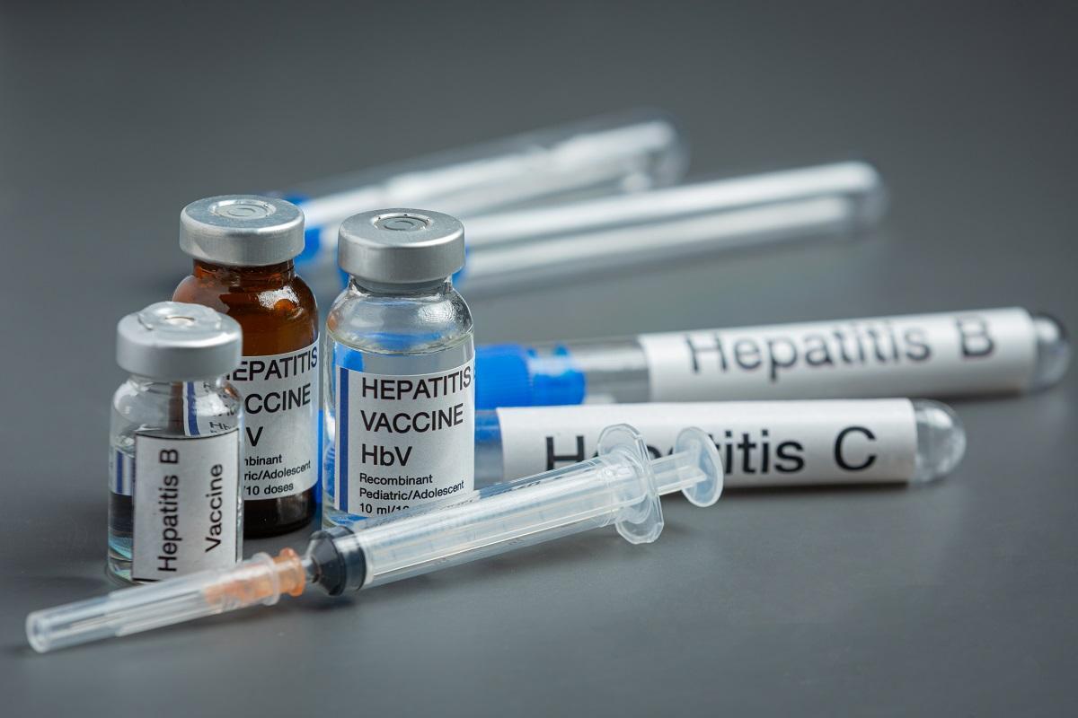 La vacunación contra la hepatitis B previene el cáncer de hígado.