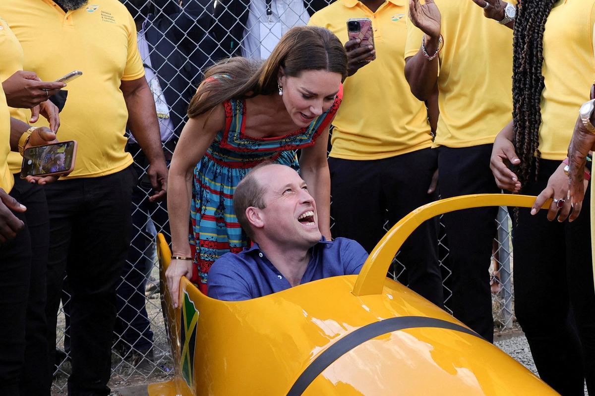 El príncipe Guillermo de Inglaterra y Kate Middleton, su esposa, en Jamaica, este pasado marzo.