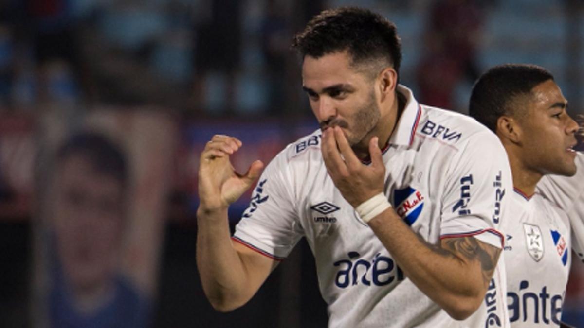 Maxi Gómez, celebrando un gol con Nacional