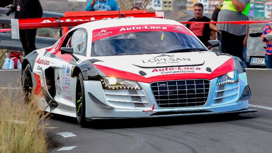 El grancanario Luis Monzón, a bordo de su Audi R8 LMS, durante la edición número 41 de la subida a Haría-Lanzarote, prueba que ganó ayer.