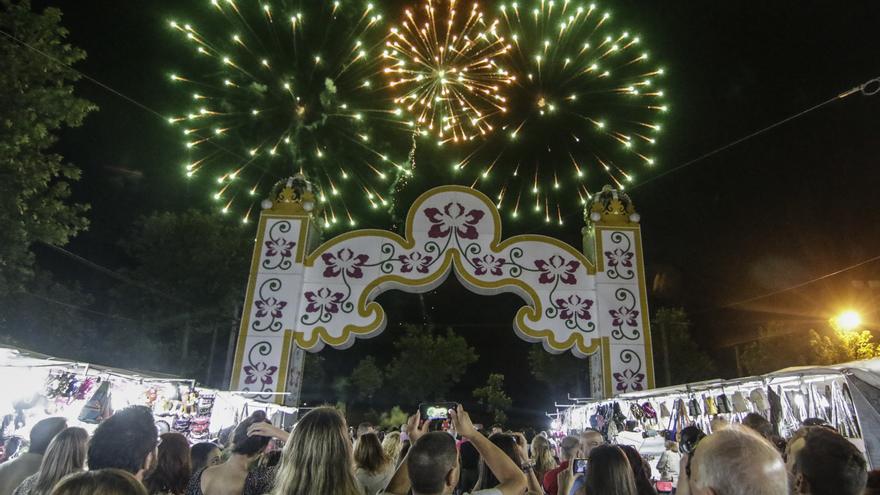 Cáceres suspende los fuegos artificiales de la feria por la lluvia pero mantiene el encendido