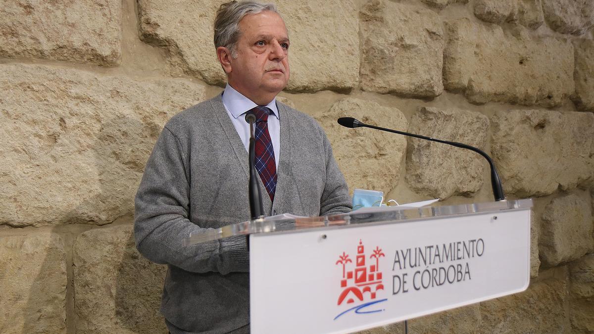 El teniente de alcalde de Hacienda y presidente de la GMU, Salvador Fuentes, en rueda de prensa.