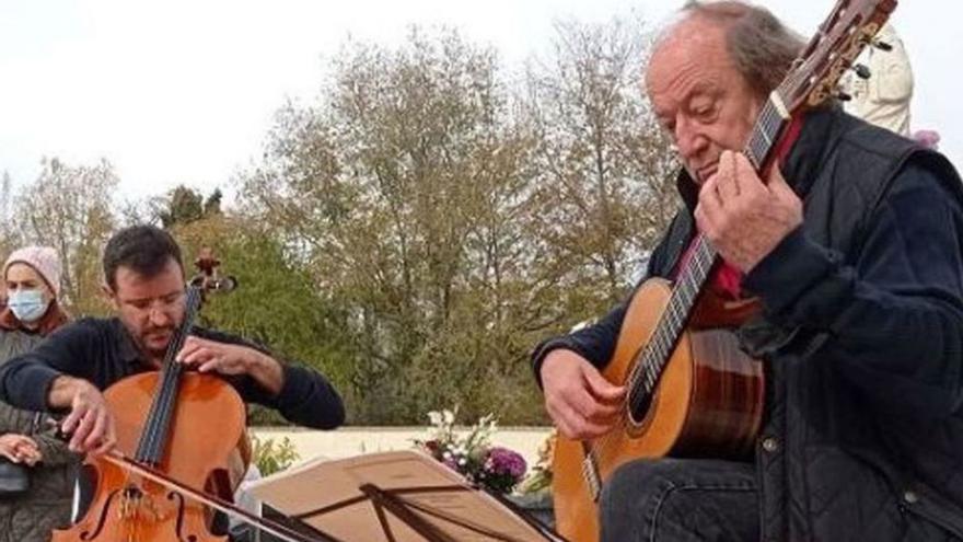 Juan Franciso Ortiz i David Ortiz junts al «Concert per a la Memòria» de Torroella de Fluvià