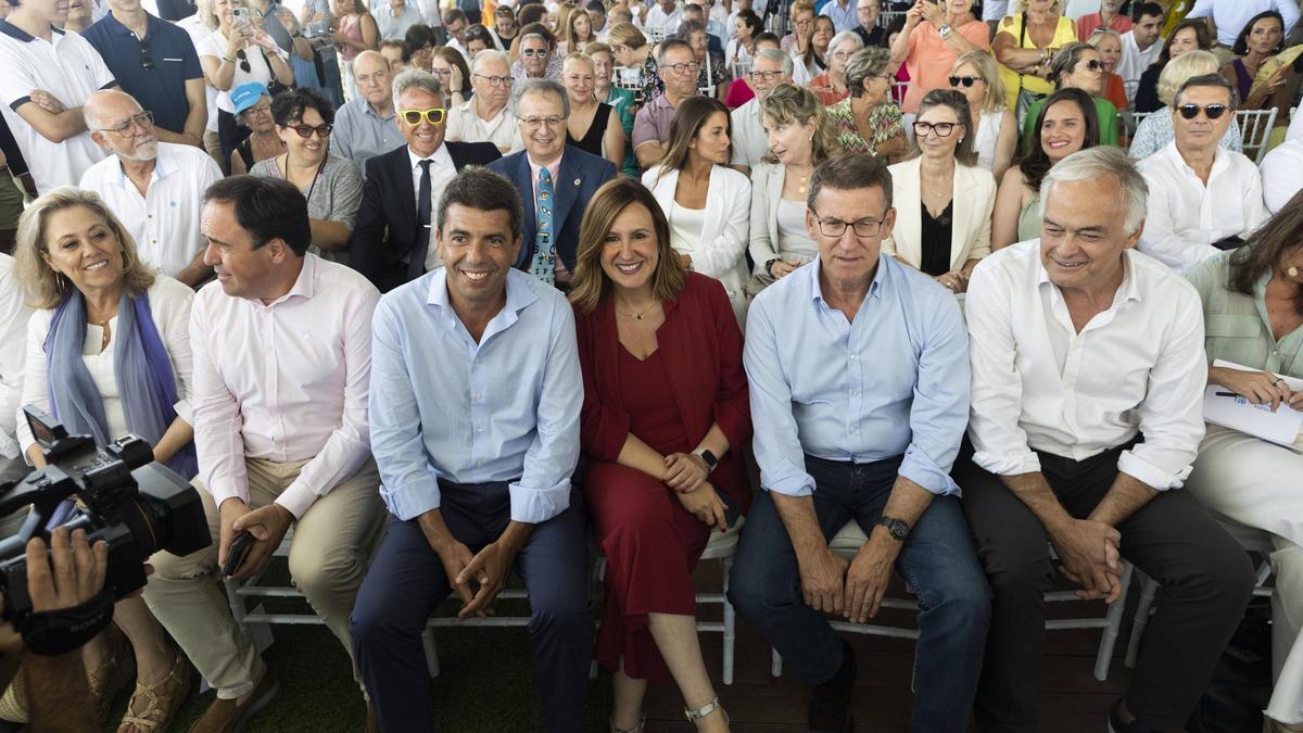 Nuñez Feijó presidente del PP clausura el acto en València junto a Macarena Montesinos, Pérez Llorca, Mazón, Catalá y Gonzalez Pons