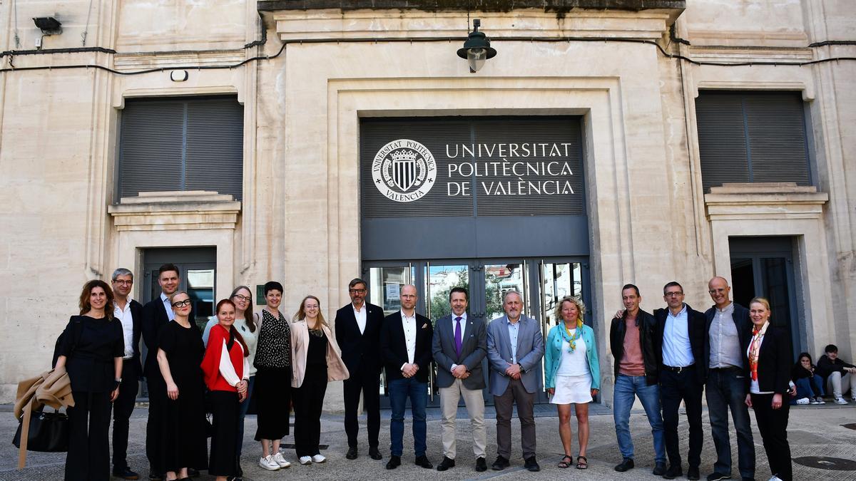 El rector de la universidad finlandesa de Lahti visita el Campus de Alcoy.