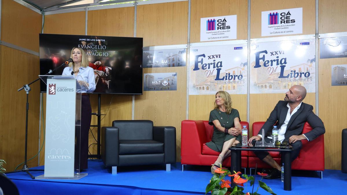 La presidenta de la Junta de Extremadura, María Guardiola en la Feria del Libro de Cáceres: "Esta ciudad lleva siglos demostrando que la cultura es identidad, proyecto y futuro"