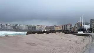 A Coruña espera lo peor de la borrasca Ingrid para esta tarde: "Las olas podrían llegar a la plaza de Pontevedra"