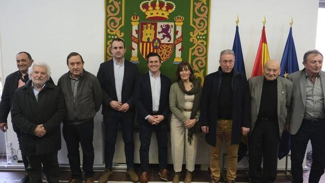 Comisión Ejecutiva de Femembalses, donde están los alcaldes de San Cebrián de Castro (tercero derecha) y Almaraz (tercero izquierda). | FEMEMBALSES