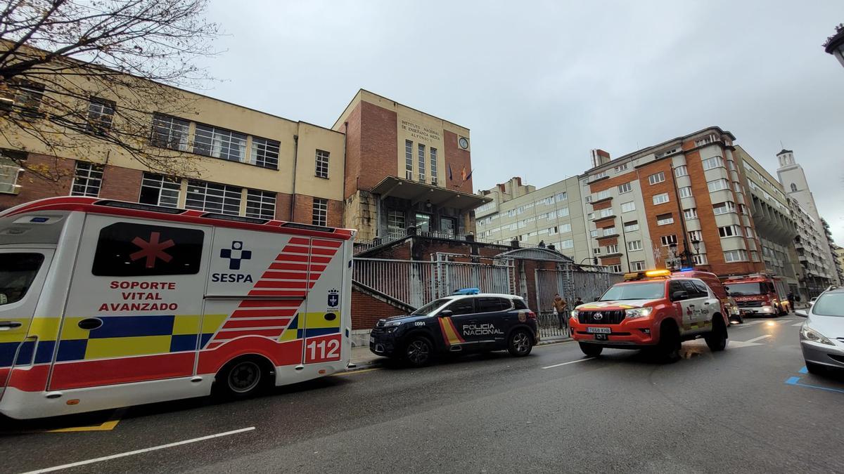 Importante despliegue de emergencia en el Instituto Alfonso II de Oviedo