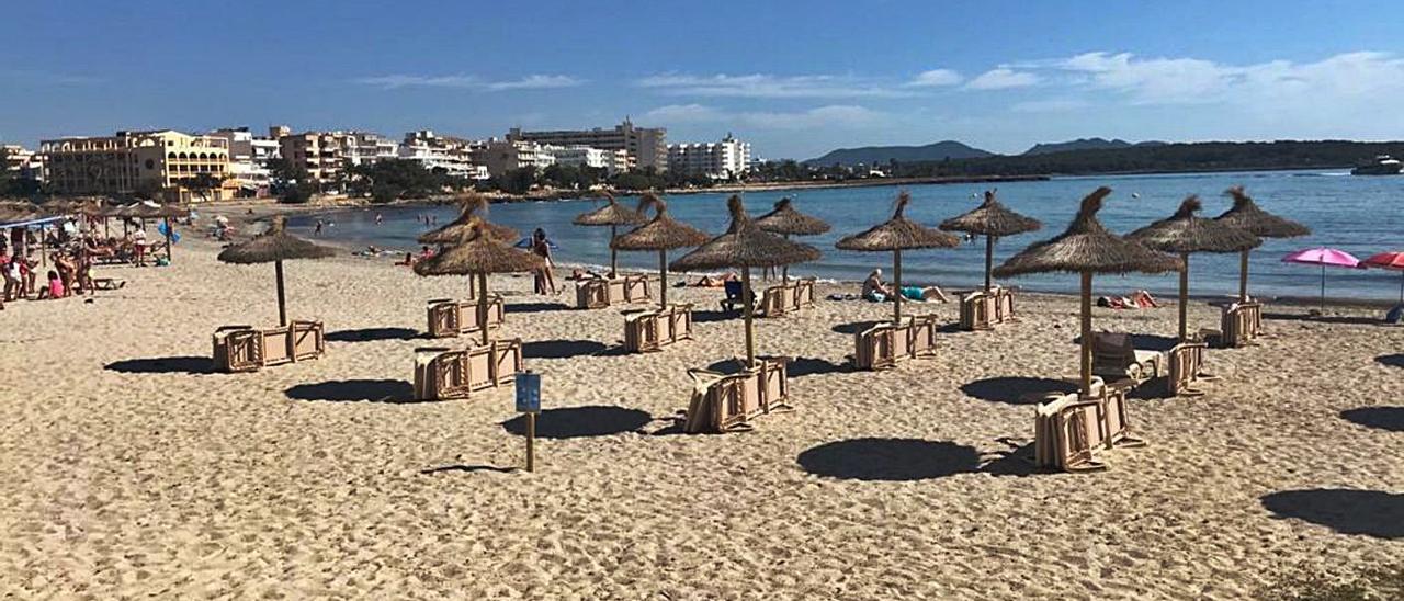 Manacor lanza una app para reservar con antelación las hamacas de las  playas - Diario de Mallorca