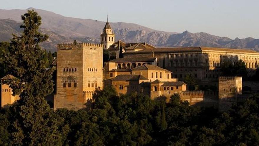 Facua denuncia a La Alhambra por el ‘agujero’ en su web