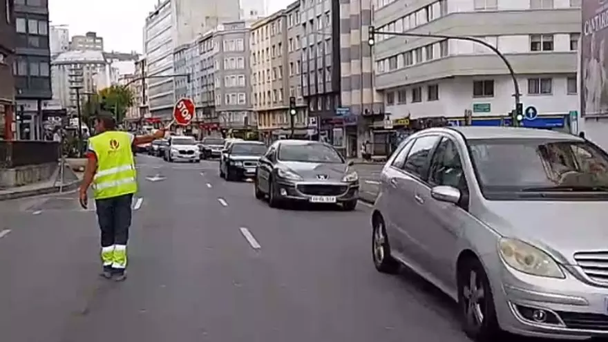 Atasco en la ronda de Outeiro por las obras de la intermodal en A Sardiñeira