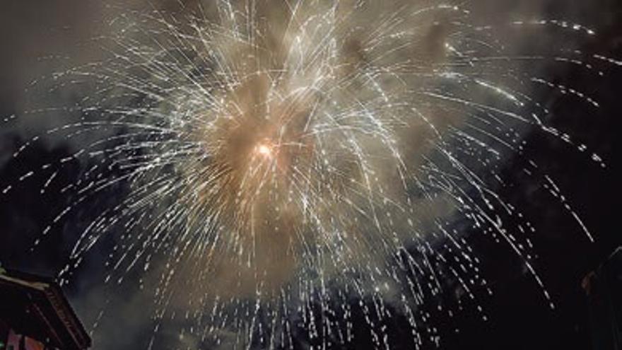 El Ayuntamiento de Guía suspende los fuegos artificiales de este lunes