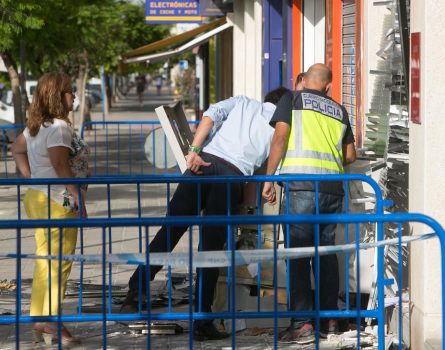 Revientan con explosivos un cajero automático en la playa de San Juan