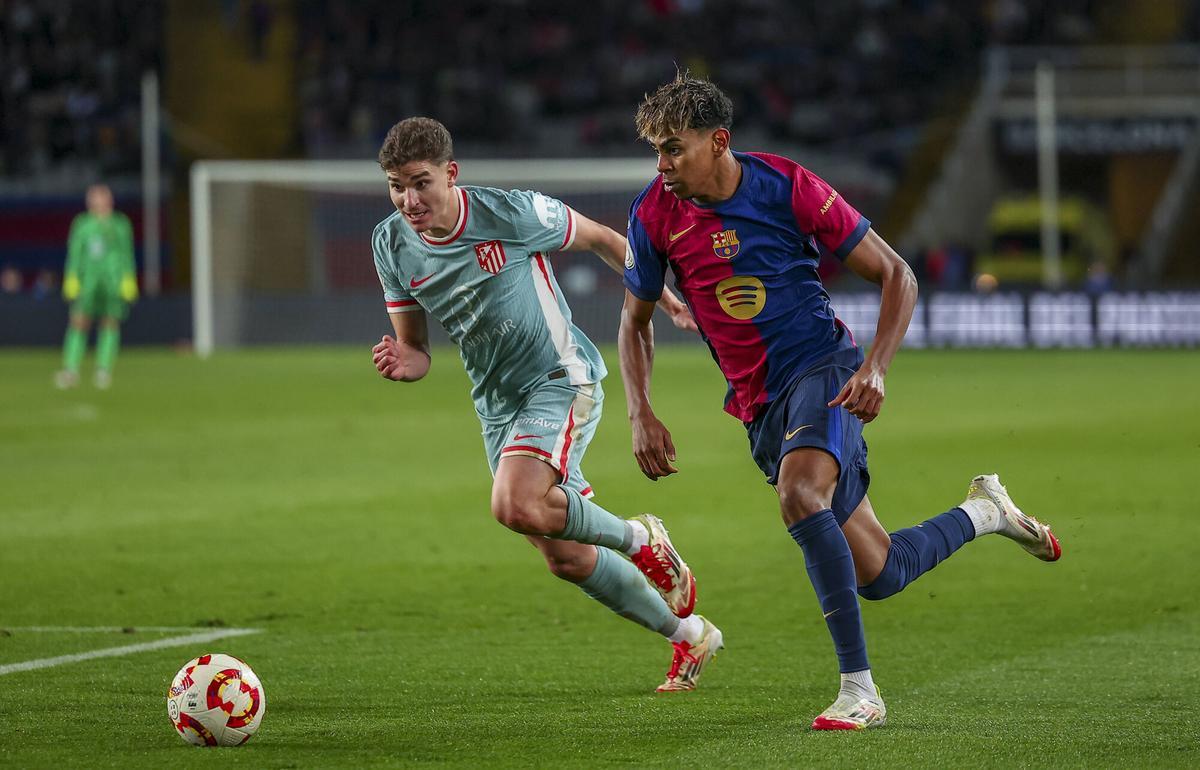 Lamine Yamal y Julián Álvarez en la ida de las semifinales de la Copa del Rey